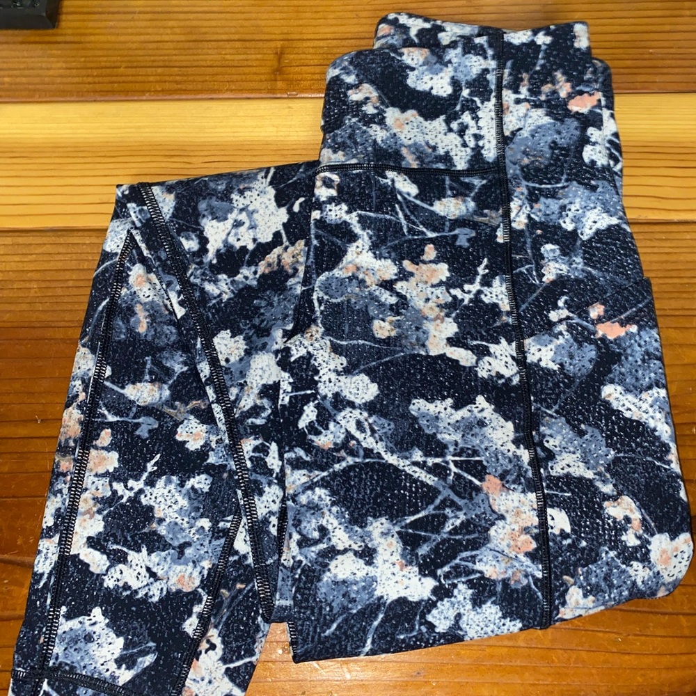 Women’s Lululemon speed up luxtreme leggings size 4